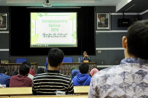 Seminar Entrepreneurship : Kenalkan Wirausaha Kreatif Kepada Mahasiswa