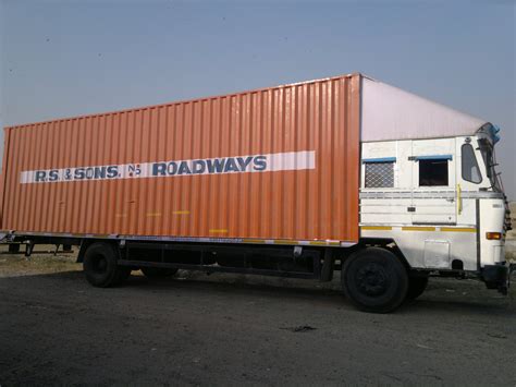 feet container body trucks  pune  rs mile goods