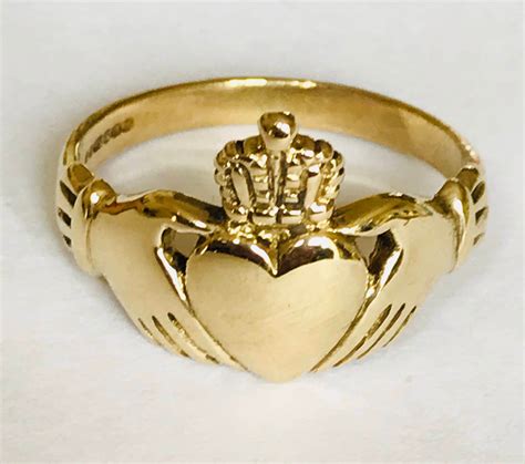 Superb Vintage 9ct Yellow Gold Claddagh Ring London 1995