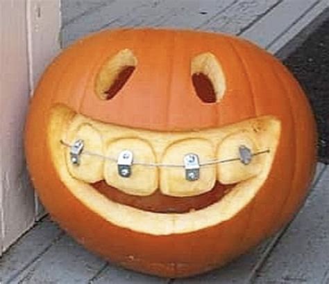 15 Pumpkins That Were Clearly Carved By Hilariously Weird People