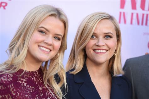 Reese Witherspoon And Daughter Ava Look Like Twins In Holiday Photo