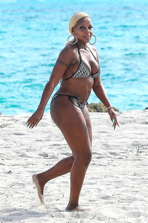 Mary J Blige Rocks Dior Bikini While Frolicking On The Beach In