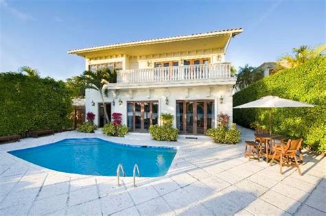 This 52 Million Modern Villa In Miami Beach Is Rich With Luxuriant