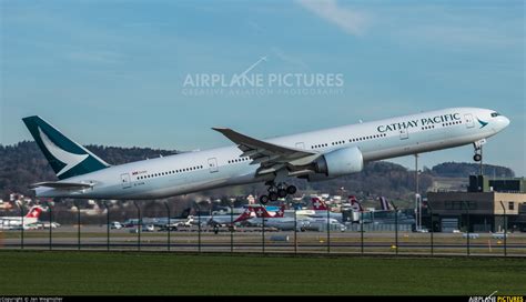 B Kpm Cathay Pacific Boeing 777 300er At Zurich Photo Id 684998