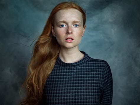 デスクトップ壁紙 Anastasia Nemchenko 女性 モデル 面 長い髪 ポートレート 赤毛 青い目 そばかす 2000x1500