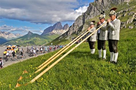 Beautiful, immersive cycling tours of the world's most amazing places for all experience levels from the industry leaders and experts Maratona dles Dolomites 2019 - Routes, Climbs, Race Entry