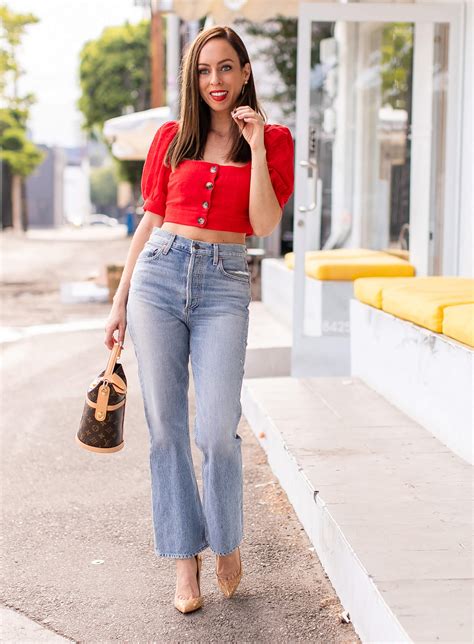 High Waisted Jeans Outfit Ideas