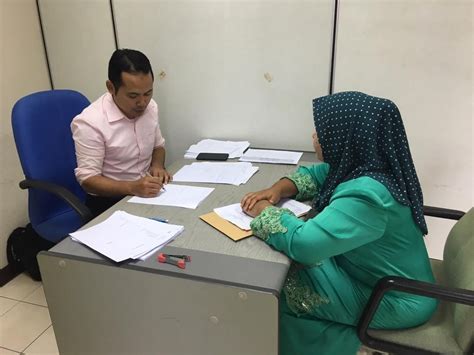 Pemohon yang ingin mendaftarkan pengangkatan melalui perintah mahkamah perlu memohon melalui firma guaman yang dilantik oleh ibu bapa angkat atau jabatan bantuan guaman. Portal Rasmi Jabatan Bantuan Guaman Malaysia - Program ...