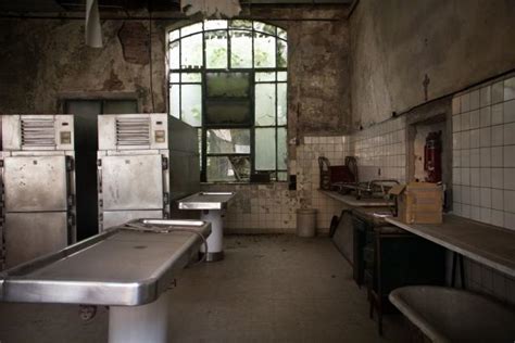 30 Photos Of Abandoned Hospitals Thatll Send Chills Down Your Spine
