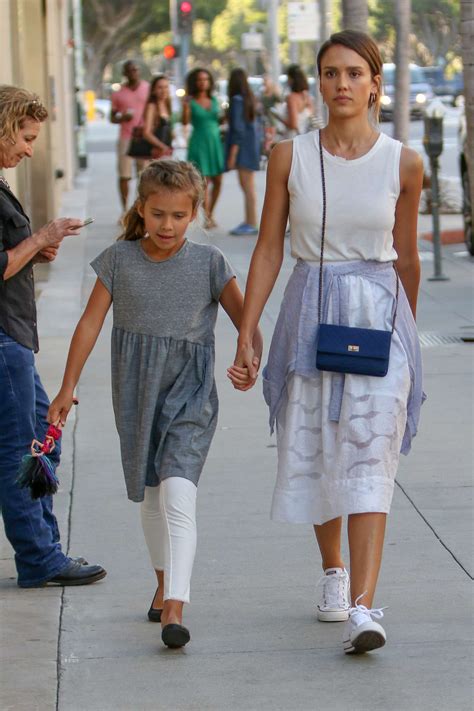 Jessica Alba Shopping With Her Daughter 09 Gotceleb