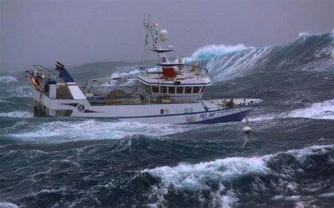 Massive Waves Pummel Fishing Boat In The North Sea 10 Pics