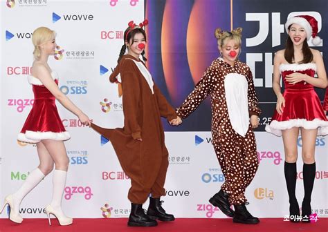 Click For Full Resolution 191225 TWICE At 2019 SBS Gayo Daejun Red