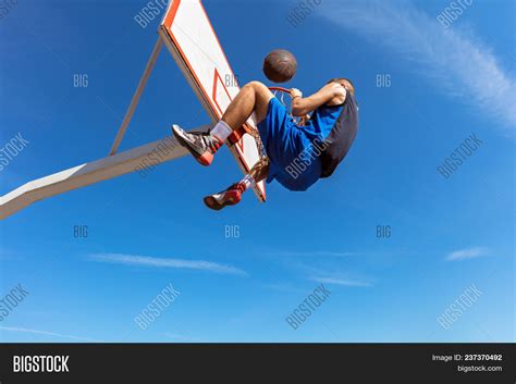 The video views delivery starts almost instantly, but the views are drip fed over a reasonable amount of time to mimic human behaviour. Slam Dunk. Side View Image & Photo (Free Trial) | Bigstock