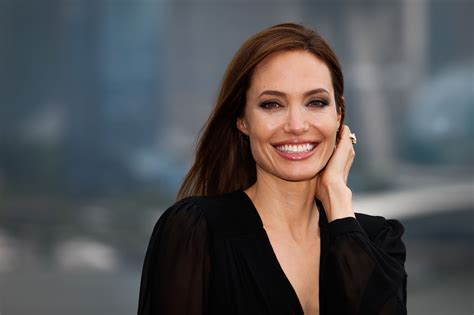 Romance Casi Confirmado Angelina Jolie Fue Fotografiada Con Un