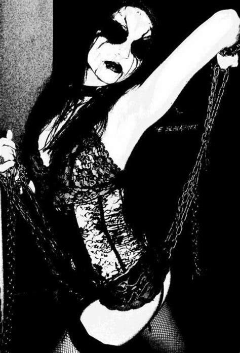 pin de alejandro arteaga en black metal chicas metaleras chicas góticas heavy metal
