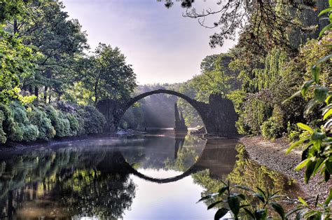 Bab.la bunların içeriğinden sorum değildir. Rakotzbrücke bei Kromlau in der Nähe vom Bad Muskau Foto ...