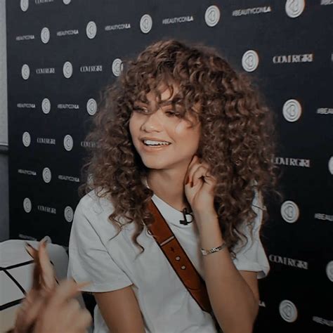 Zendaya In 2020 Curly Hair Styles Curly Bangs Zendaya Hair