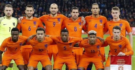Het engels voetbalelftal vertegenwoordigt engeland, en niet het gehele verenigd koninkrijk in internationale voetbalcompetities, zoals het wk en het ek. Engelse pers haalt uit naar Oranje: 'Koeman vraagt zich ...