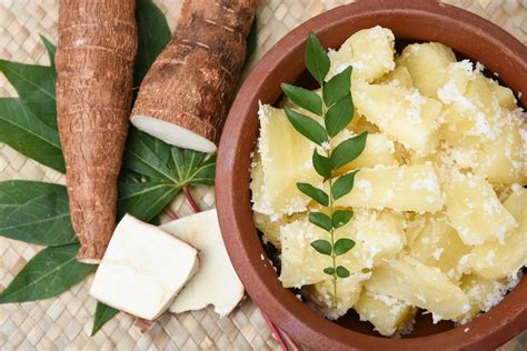 300 gram cumi, biarkan tintanya dan cuci bersih. 7 Kue Tradisional, Klasik, dan Lezat yang Terbuat dari Singkong