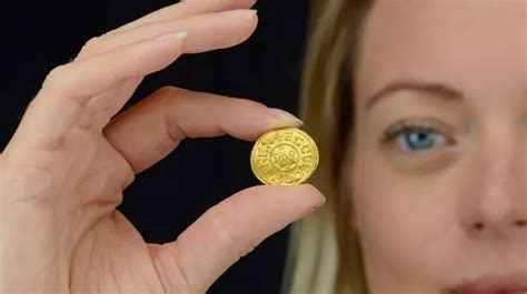 Treasure Hunter Finds Ultra Rare Gold Coin Worth £200 000 With Metal Detector Mirror Online