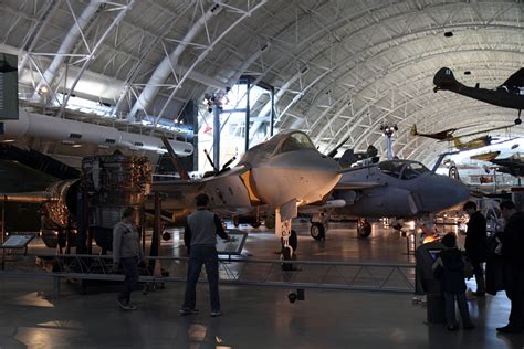 Аэрокосмический музей в Вашингтоне международный аэропорт Даллес США