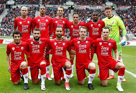 Alles wat je wil weten van fc utrecht op één plek overzichtelijk bij elkaar. Camiseta titular Hummel del FC Utrecht 2017/18