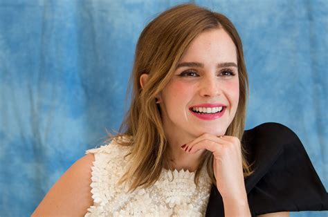 2560x1700 Emma Watson Cute Smile Chromebook Pixel Hd 4k Wallpapers