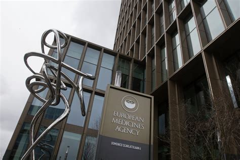 Astrazeneca's new clinical trial results are positive but confusing, leaving many experts wanting to see more data before passing final judgment on how well the vaccine will work. EMA: AstraZeneca-vaccin is veilig voor gebruik - NRC
