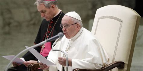 Papa Francisco Regaña A Los Niños Que Usan El Móvil Mientras Comen Con