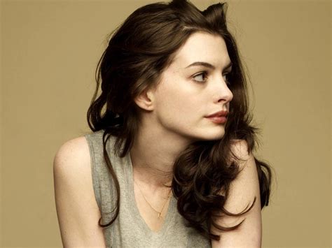 Anne Hathaway Hairstyles Pictures Of Anne Hathaway