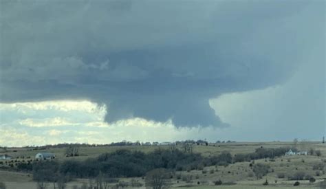 Shelf Cloud Vs Wall Cloud What Is The Difference