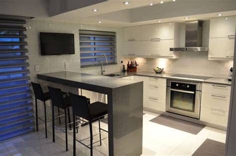 With more than 300 small kitchen ideas, organization, kitchen designs, and kitchen makeover that you will learn next, it should be easier for you to it is preferable to choose cabinets whose adhesive have minimum formaldehyde. 57 Beautiful Small Kitchen Ideas (Pictures) - Designing Idea