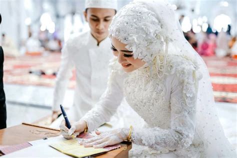 Hanya dengan memenuhi syarat dan rukun nikah, berarti pernikahan dapat dilakukan. 5 Rukun Nikah Yang Wajib Dipenuhi dalam Islam