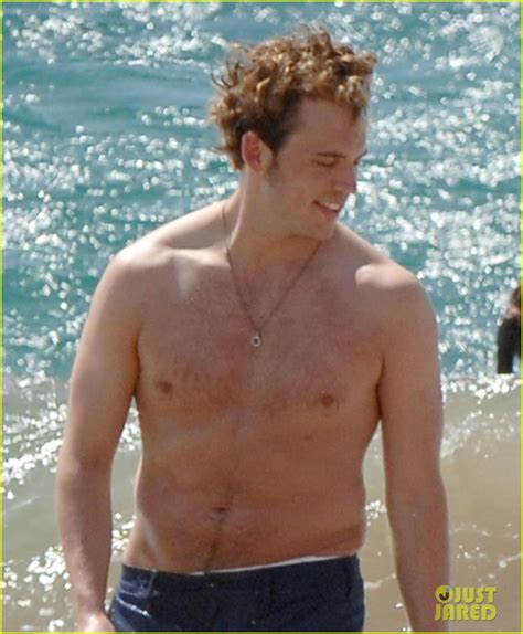 Finnick S Looking Fine Sam Claflin Goes Shirtless In Hawaii Photo Bikini Sam