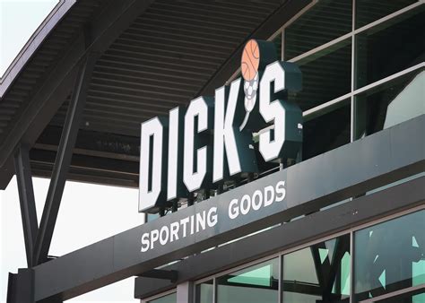 As Sporting Goods Stores Close Dicks Sporting Goods Gets A Business