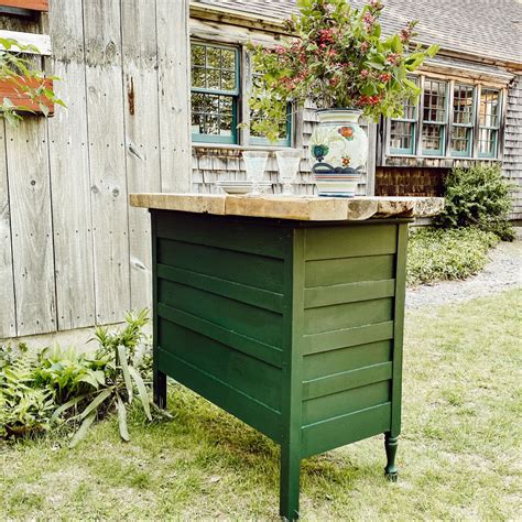 The best part of original real cedar projects like this grilling station is they can stand alone as a centrepiece or work beautifully with other cedar projects. DIY Outdoor Grilling Station in 2020 | Spring home decor ...