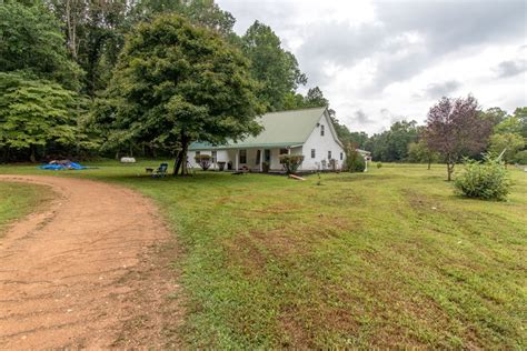 Country Home For Sale With Acreage In Hohenwald Tennessee