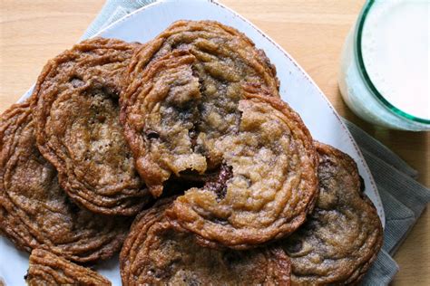 These healthy chocolate chip cookies definitely meet the standards. Thin & Chewy Chocolate Chip Cookies - Dinner With Julie
