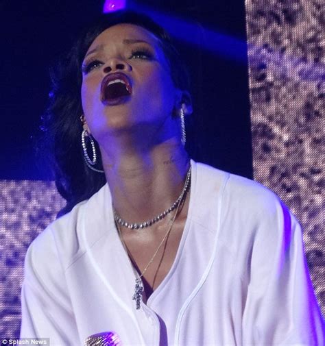 Rihanna Wears Oversized Shirt On Stage After Apologising For Sleeping