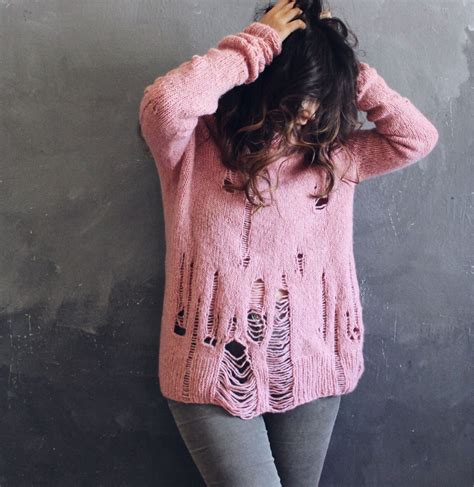 Рваный розовый свитер - заказать на Ярмарке Мастеров - D40FLRU ...