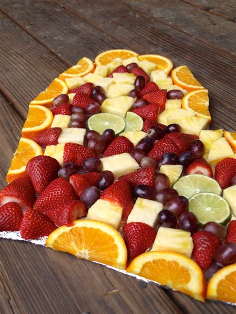 How To Make A Shaped Fruit Platter Delishably Food And Drink