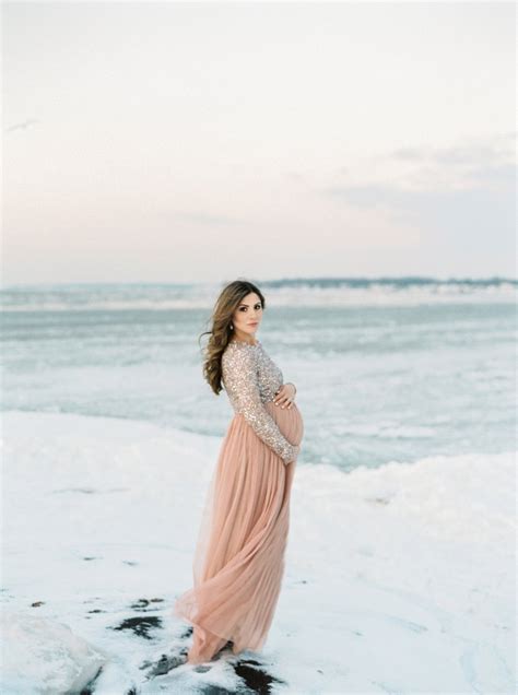 Cool What To Wear For A Winter Maternity Photo Shoot 2022 Winterwearone