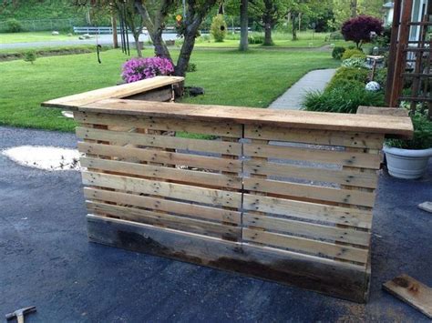 Diy Pallet Outdoor Bar And Stools The Owner Builder Network Pallet