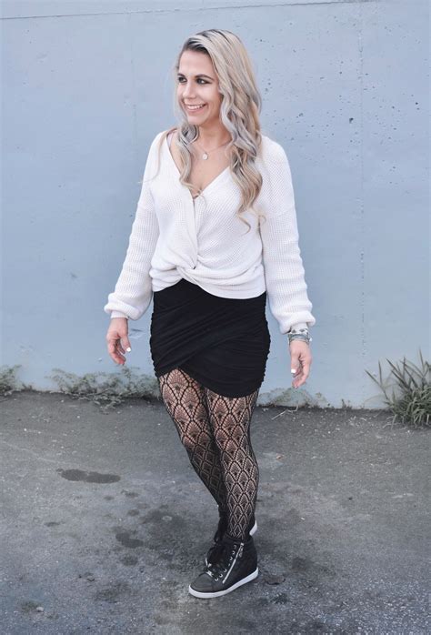 Fishnet Tights Outfit Ideas Fall Street Style Fashion Blogger