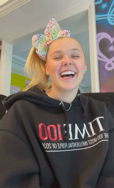 Jojo Siwa Officially Comes Out As Lgbtq After Dropping Hints With Best
