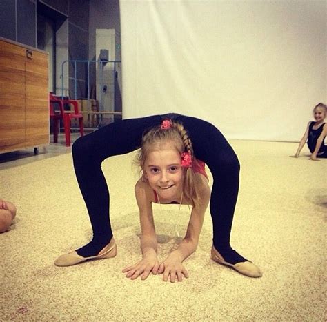 Russian Gymnast S Awesome Back Flexibility Back Flexibility Body Mechanics Flexible Girls