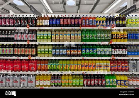 Visualización De Las Bebidas Carbonatadas En Un Supermercado Fotografía