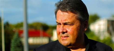 Wir wagen einen blick über den tellerrand, erarbeiten frische ideen, diskutieren und nehmen vor allem das banking von morgen unter die lupe. Vizekanzler zur Deutschen Bank: „Spekulantentum als ...