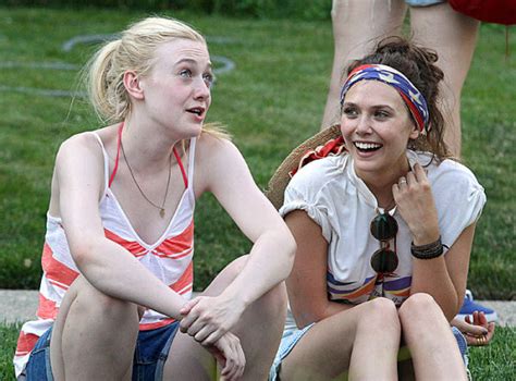 Elizabeth Olsen E Dakota Fanning Nel Primo Trailer Di Very Good Girls