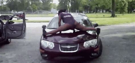 Cars Rides Slabs Girl Shaking Her Butt On Top Of A Car 